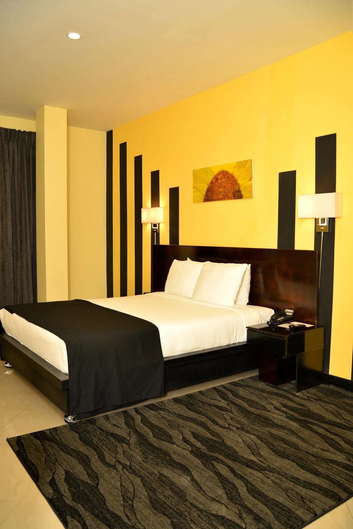 Regent Star Hotel Piarco Exterior photo